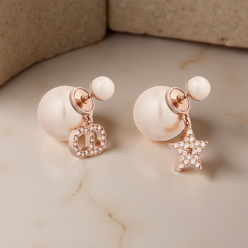 ❌SOLD❌Dior Tribales Earrings
Pink-Finish Metal with Pink Resin Pearl and - Picture 2 of 16